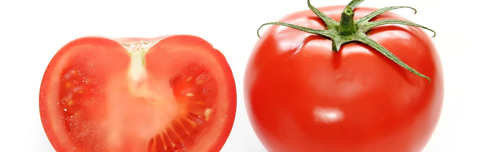Bright_red_tomato_and_cross_section02