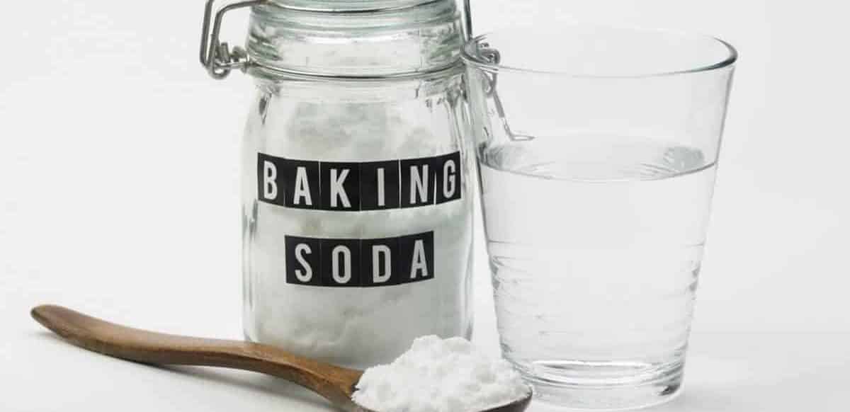 Baking Soda Water And Wooden Spoon 1296X728 E1543665009567 مجلة نقطة العلمية