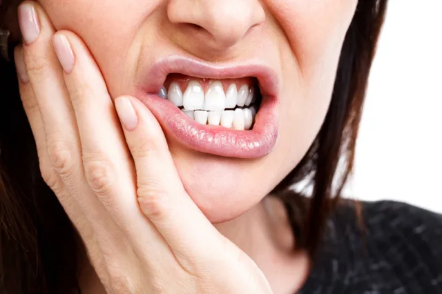 Woman Tooth Teeth Pain Ache مجلة نقطة العلمية