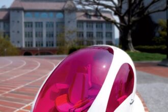 driving in 20301 سيارة E-Vul الإلكترونية ... سيارة المستقبل مجلة نقطة العلمية