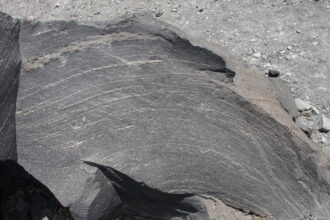 Igneous rock Santoroni Greece صخر ناري مجلة نقطة العلمية
