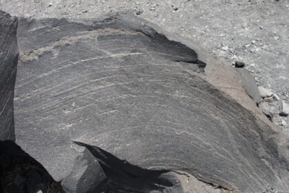 Igneous rock Santoroni Greece صخر ناري مجلة نقطة العلمية