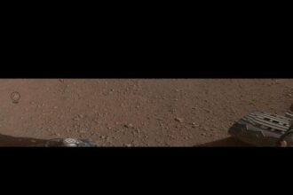 mars rover curiosity first rock target panorama1 صور الشهر الأول للمسبار الفضائي الأمريكي على المريخ مجلة نقطة العلمية