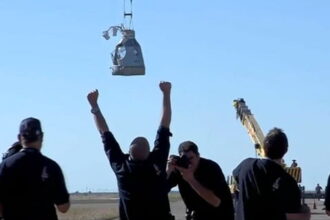 baumgartner launch 1 بالصور متابعة لرائد الفضاء فيليكس الذي قفز من حافة الفضاء مجلة نقطة العلمية