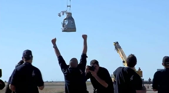 baumgartner launch 1 بالصور متابعة لرائد الفضاء فيليكس الذي قفز من حافة الفضاء مجلة نقطة العلمية