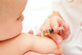 Baby Vaccine Shot e1339074994925 المناعة والتطعيم مجلة نقطة العلمية