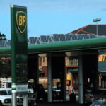 petrol station with solar pane لماذا نعتقد ان الطاقة الشمسية هي المستقبل مجلة نقطة العلمية