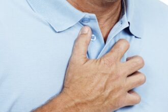 4 Things that Happen Before a Heart Attack e1409127598717 علاج جديد لمرضى القصور القلبي مجلة نقطة العلمية