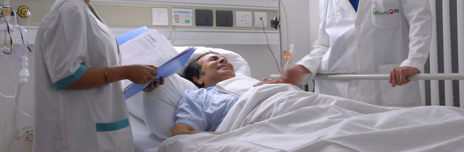 Patient caring at Hospital جهاز بيولوجي يحدد للمرضى متى يستطيعون الأكل مجلة نقطة العلمية