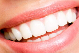WhiteTeeth e1411984314997 نصائح مهمة لتبييض الأسنان بالمنزل مجلة نقطة العلمية