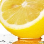 fresh yellow lemon 3228 e1410329688356 أفضل عشرة أطعمة لصحتك مجلة نقطة العلمية