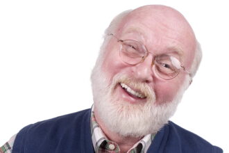 happy old man e1412070006763 العوامل البيئية التي تسرع حدوث الشيخوخة مجلة نقطة العلمية