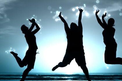 happy jump1 e1410825599196 خمسة طرق للحصول على حياة أكثر سعادة مجلة نقطة العلمية