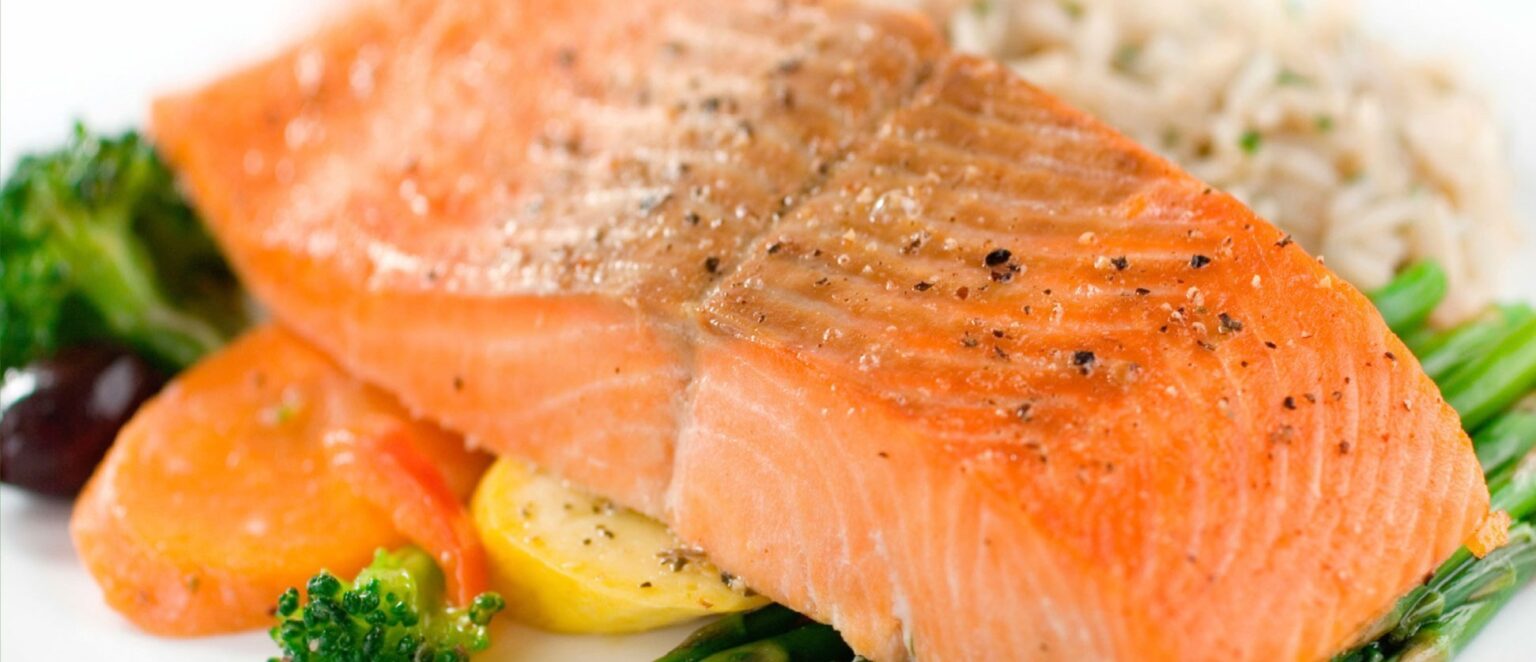 health benefits of omega 3 fatty acids salmon e1410694147134 الفوائد الصحية لسمك التونة والسلمون مجلة نقطة العلمية