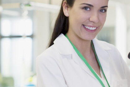 o FEMALE SCIENTIST facebook e1409811261413 هل يعتبر العلماء أشخاصاً أنانيين؟ مجلة نقطة العلمية