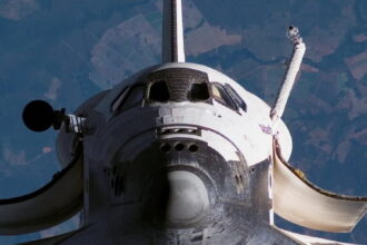shuttle 01 1680x1050 e1411114609756 رحلات مأجورة إلى محطة الفضاء الدولية مجلة نقطة العلمية