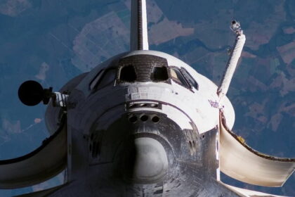 shuttle 01 1680x1050 e1411114609756 رحلات مأجورة إلى محطة الفضاء الدولية مجلة نقطة العلمية
