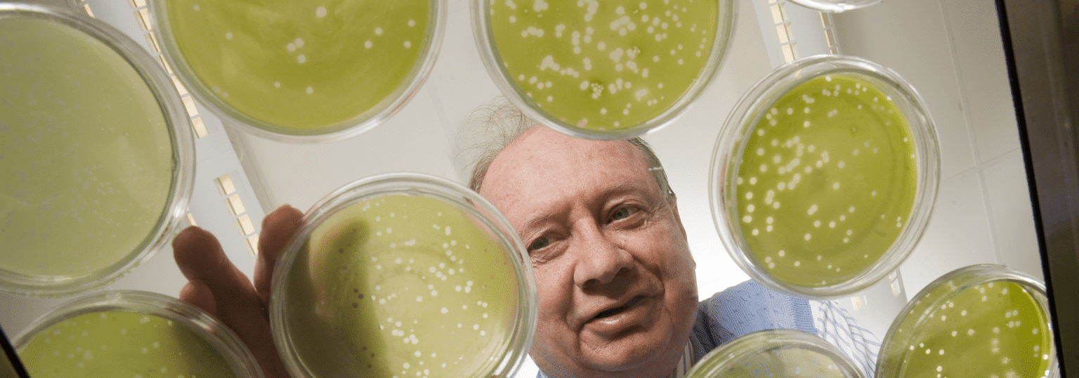 090226 Van Etten 167 e1414627907773 فيروس يؤدي إلى نقص الأداء الإدراكي لدى البشر مجلة نقطة العلمية