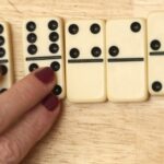 140714 alzheimer dominoes 330p e47cb6177a72980a2d89801e3d9acbc8 e1413933266541 طرق للوقاية من مرض الزهايمر مجلة نقطة العلمية