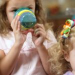 children Juice1 e1412777874166 عصير الفواكه يتسبب بتسوس أسنان الأطفال مجلة نقطة العلمية