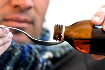 cough medicine e1413680669580 أدوية السعال هدر للمال، والحل يكمن في الأدوية الشعبية مجلة نقطة العلمية