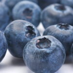 frozen blueberries 05 e1413155909772 10 أطعمة تعزز من صحة الدماغ مجلة نقطة العلمية