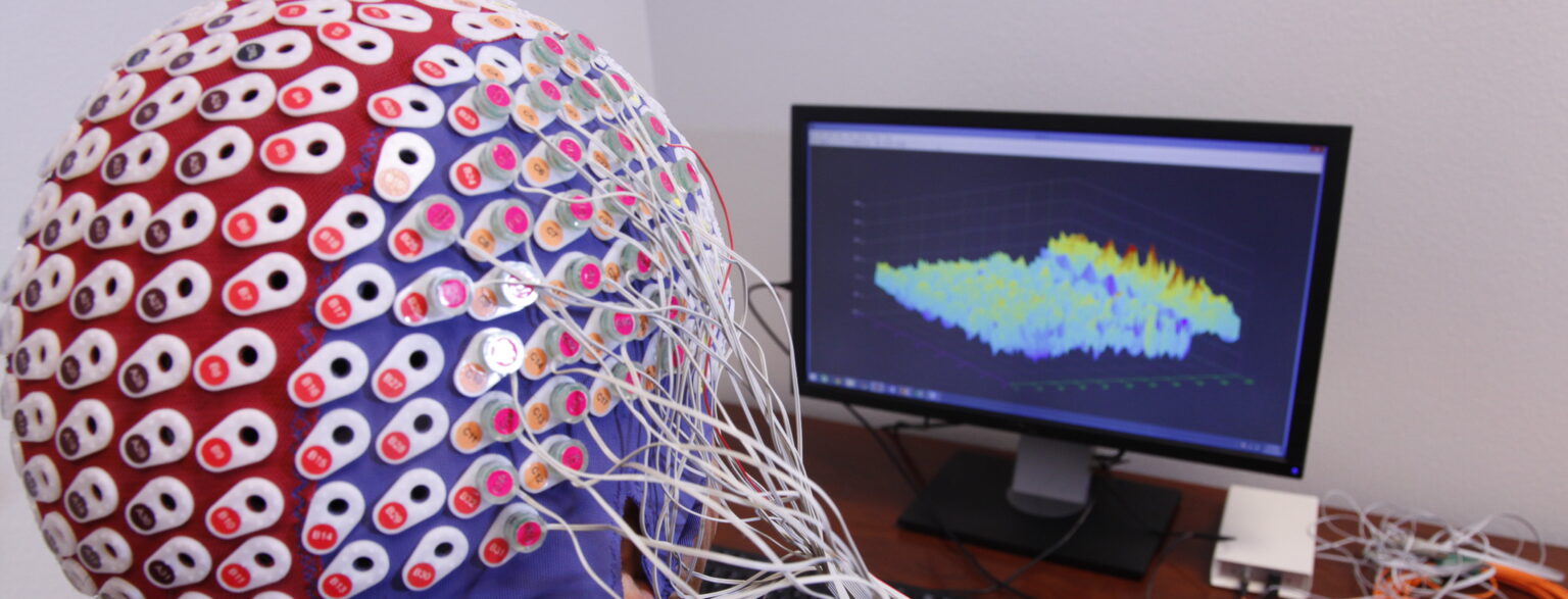 image1 e1414373081193 طائرات بدون طيار تعمل بالتحكم العقلي مجلة نقطة العلمية