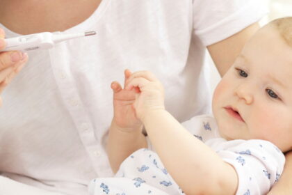 o 7 SIGNS OF EAR INFECTIONS IN BABIES facebook e1412211231925 خمسة أشياء لا ينبغي أن يقوم بها الأطباء مجلة نقطة العلمية