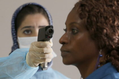 slide 375420 4388314 free1 e1413850237551 الإجراءات الوقائية ضد فيروس الإيبولا في المطارات غير مجدية مجلة نقطة العلمية