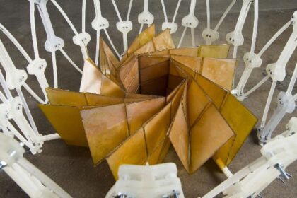 solar2 e1414110690119 ناسا تخترع ألواح شمسية قابلة للطي مجلة نقطة العلمية