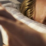 teenager e1412552109317 الاستيقاظ مبكرا للمدارس يضر بالمراهقين مجلة نقطة العلمية