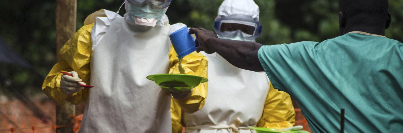 53d74ca1611e9b311e8b45dd1 e1417005872291 10 من نظريات المؤامرة السخيفة حول أزمة إيبولا مجلة نقطة العلمية