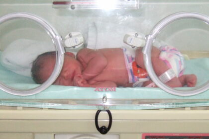 DSCF0756 e1416785978804 تحذير من البلاستيك المستخدم في الأدوات الطبية للرضع مجلة نقطة العلمية