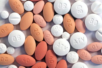 Statin pills 0141 e1416440605243 الوقت الأمثل لتناول الأدوية مجلة نقطة العلمية
