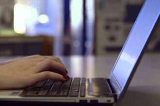 maxresdefault 2 e1416784818638 مخاطر تعلق الشباب بالتكنولوجيا الرقمية مجلة نقطة العلمية