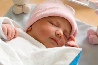 newborn istockphoto e1415060869232 أثر فيتامين (أ) على صحة الأطفال حديثي الولادة مجلة نقطة العلمية