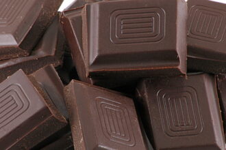 o DARK CHOCOLATE BAR facebook e1415323464712 لوح شكولاتة يومياً يغنيك عن زيارة الطبيب مجلة نقطة العلمية