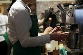 shift work e1416180207189 العمل بنظام المناوبات يسرع من شيخوخة المخ مجلة نقطة العلمية