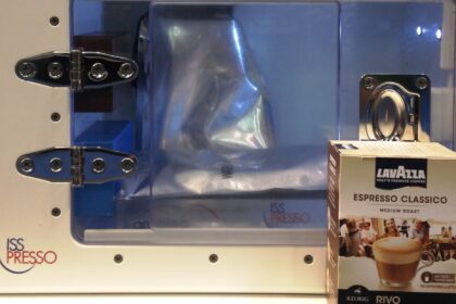 2014 09 29 14 42 071 e1419370619923 ماكينة لعمل القهوة في الفضاء مجلة نقطة العلمية