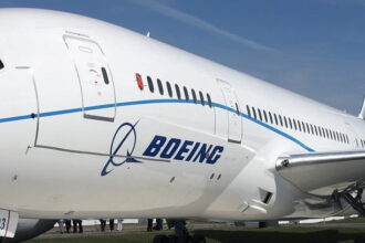 Boeing 787 Dreamliner e1419771960368 بوينج تجري أول رحلاتها باستخدام الديزل الأخضر مجلة نقطة العلمية