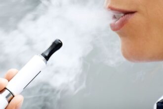 E cigarettes more or less effective than nicotine patches in study e1419775307527 السجائر الالكترونية تحتوي على مواد مسرطنة مجلة نقطة العلمية