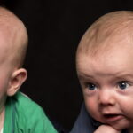 cousin babies1 e1417912394112 الأطفال لا يتذكرون إلا اللحظات السعيدة مجلة نقطة العلمية