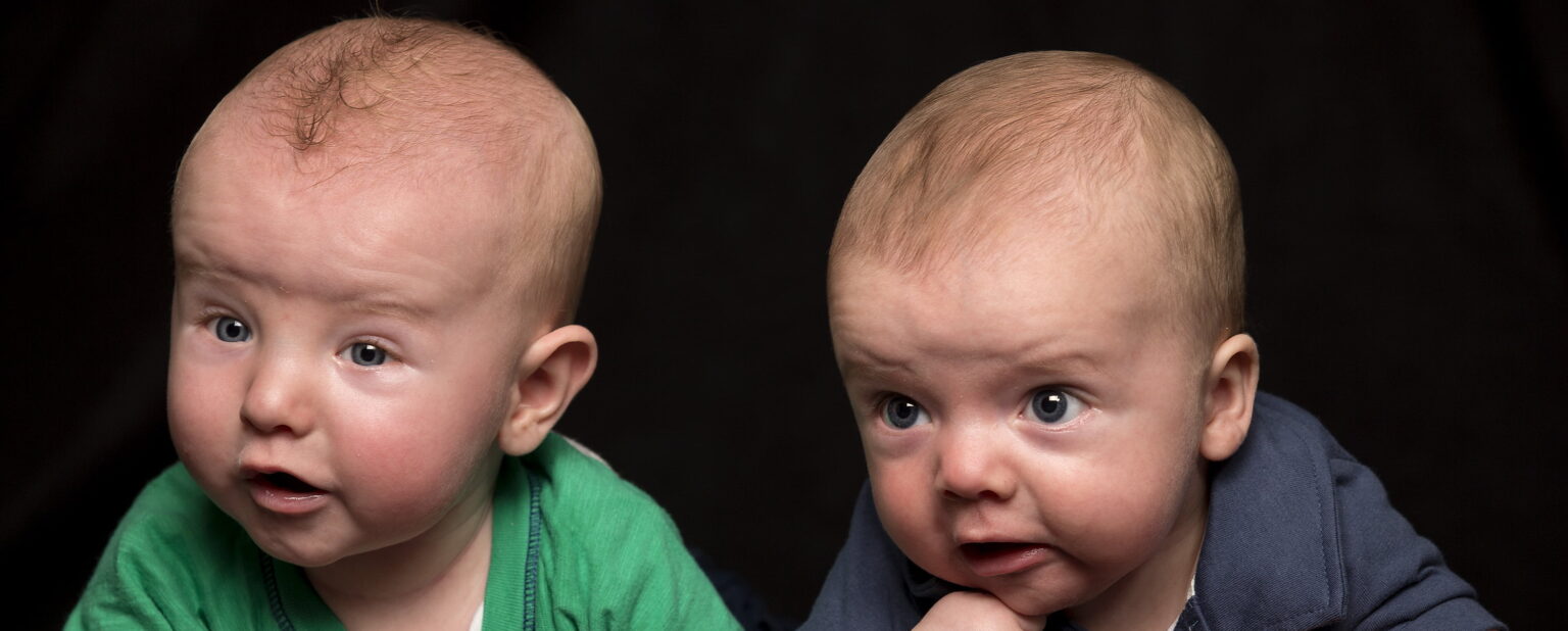 cousin babies1 e1417912394112 الأطفال لا يتذكرون إلا اللحظات السعيدة مجلة نقطة العلمية