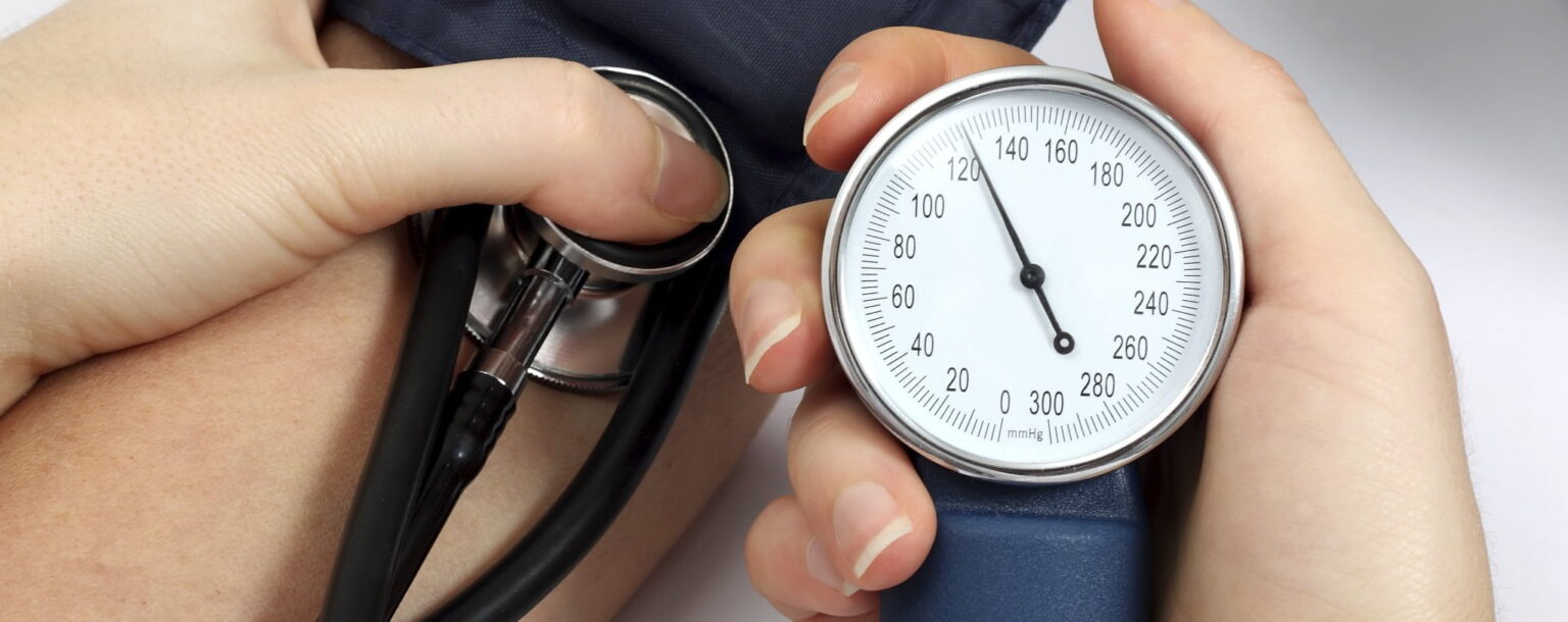 lower blood pressure naturally e1417479048166 لماذا يرتفع ضغط الدم عند الرجال أكثر مجلة نقطة العلمية