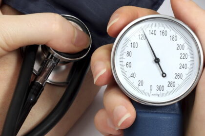 lower blood pressure naturally e1417479048166 لماذا يرتفع ضغط الدم عند الرجال أكثر مجلة نقطة العلمية