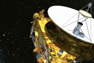 nh pluto e1419604125427 أول مركبة فضائية تصل إلى بلوتو مجلة نقطة العلمية