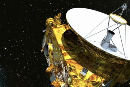 nh pluto e1419604125427 أول مركبة فضائية تصل إلى بلوتو مجلة نقطة العلمية