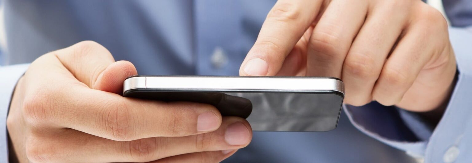 smartphone bring your own device business man apps security e1419586927496 تغيرات دماغية كبيرة لمستخدمي الهواتف الذكية مجلة نقطة العلمية