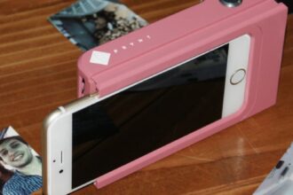 Prynt pink e1422865823466 حافظة للهاتف المحمول تطبع ذكرياتك فورياً مجلة نقطة العلمية