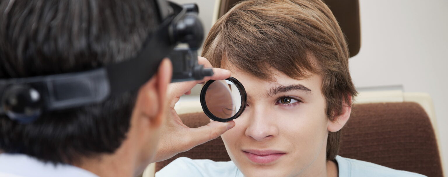 العلاج المبكر لالتهاب القزحية يمكن أن يحمي من العمى 1 Treating Eye Allergies e1423691567609 العلاج المبكر لالتهاب القزحية يمكن أن يحمي من العمى مجلة نقطة العلمية